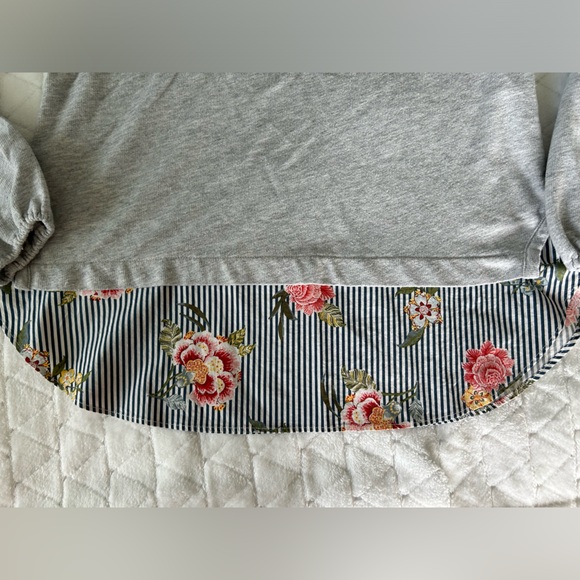 LOFT | Grey Lightweight Sweater with Striped Floral Shirt Detail | Size Small - Picture 4 of 8